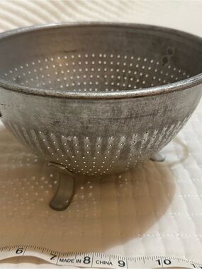 Vintage WEAR-EVER #3123 footed aluminum colander